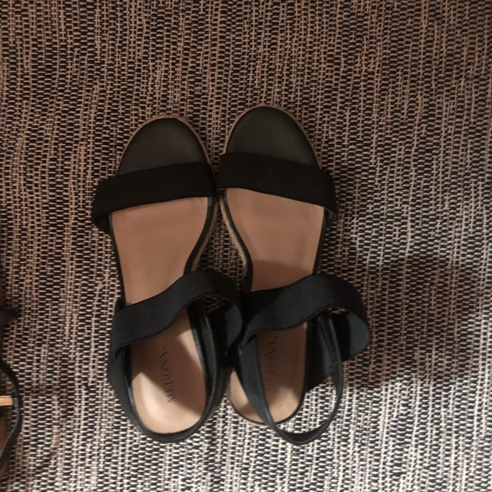 Black wedges